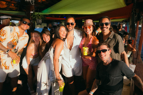 Rio de Janeiro: Sunset Boat Party with DJ and Drinks