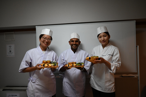 Sapporo: laboratorio di sushi e bacchette