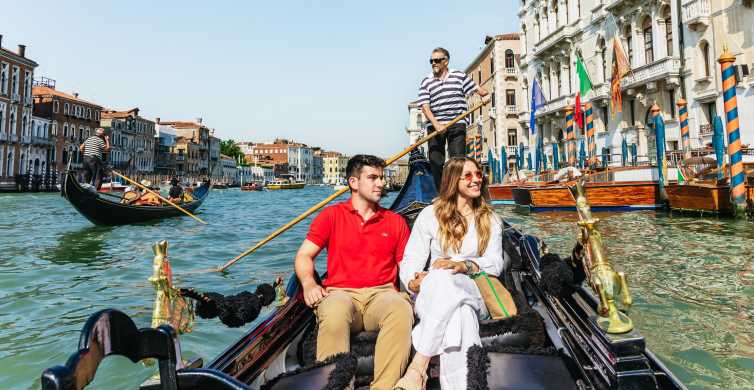 Veneza: passeio privado de gôndola ao longo do Grande Canal
