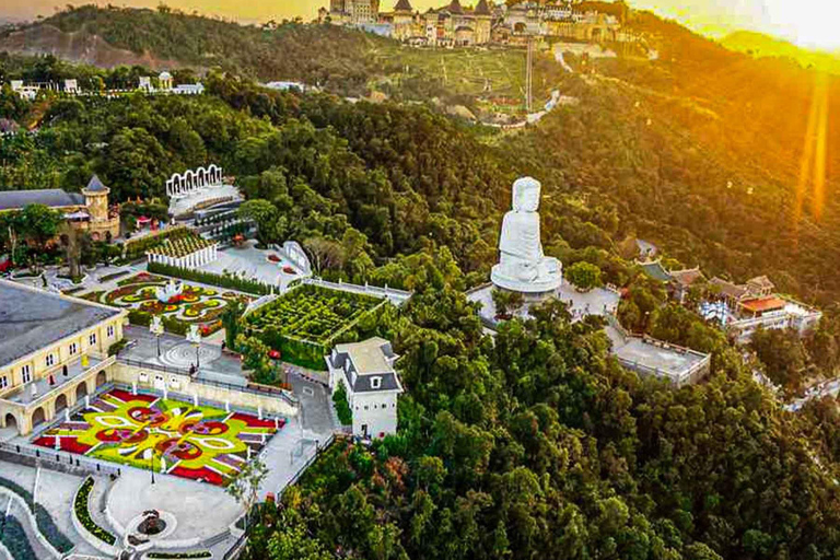 Explore a Ba Na Hill e a Golden Bridge ao pôr do sol com jantarTeleférico de Ba Na Hills e ingresso para o Fantasy Park não incluídos