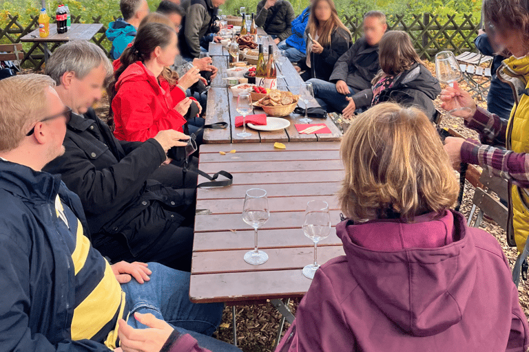 Stuttgart: Winterzauber mit Glühwein, Spielen, Feuer im Panorama Biergarten