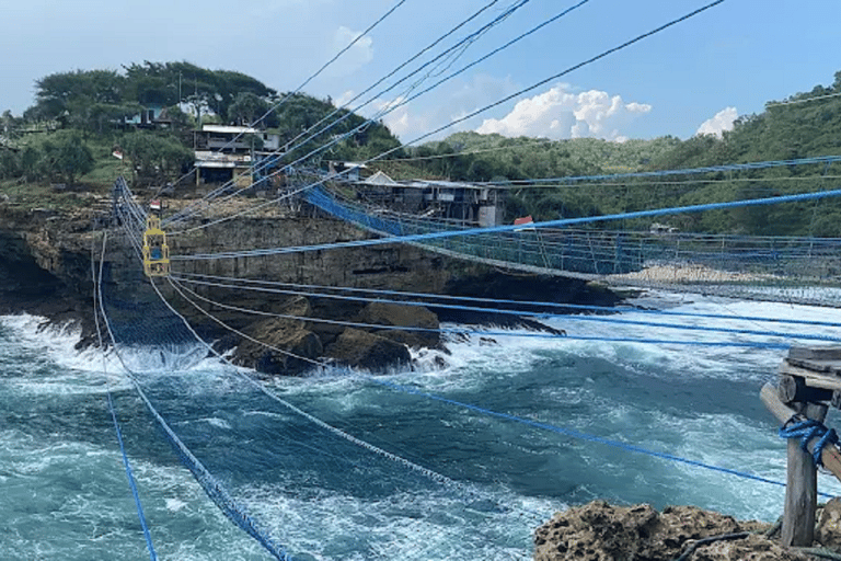 Yogyakarta : Explorez la grotte de Pindul, la rivière Oyo et la plage de Timang