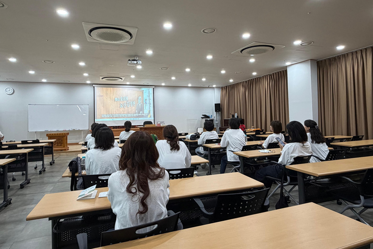 Busan: Saturday Temple Meditation & Tea Ceremony Tour Busan: Beomeosa Temple Meditation & Tea Ceremony Tour