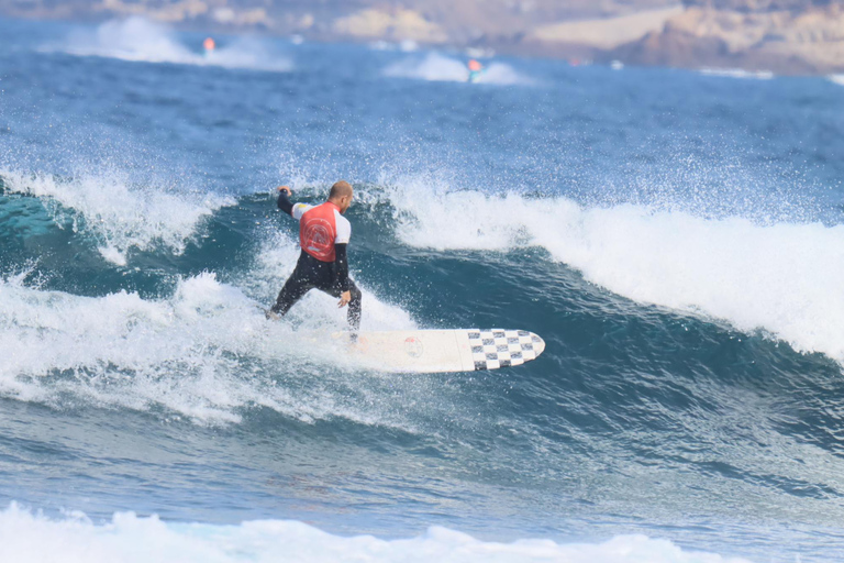 Tenerife : clases de surf para principiantes y intermedios Tenerife : Learn to surf Canary waves with us!