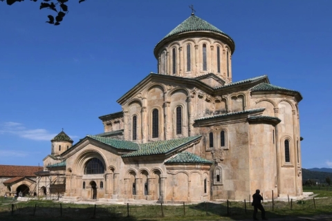 Van Batumi Kobuleti Kutaisi Gelati en Bagrati-kloosterVan Batumi/Kobuleti: Kutaisi, Gelati en Bagrati-klooster