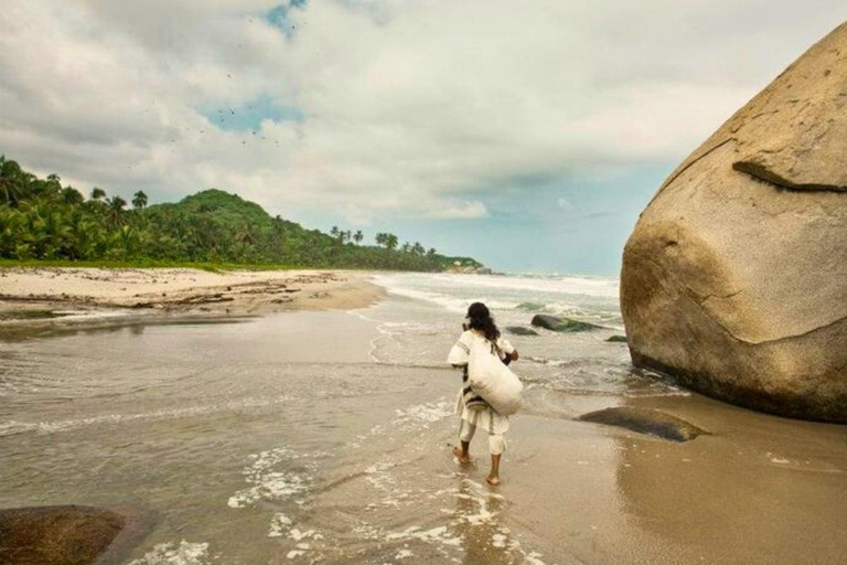 Trekking Tayrona complet x 2 jours : jungle, plages et culture indigèneTrekking complet Tayrona x 2 jours : jungle, plages et culture indigène