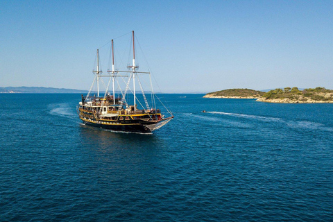 Thessaloniki: Blue Lagoon Cruise with Lunch & Swim Stops