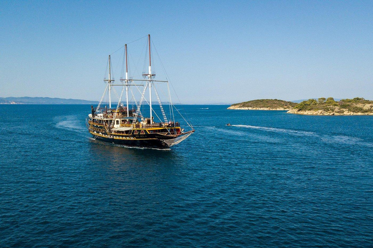 Thessaloniki: Blue Lagoon Cruise with Lunch & Swim Stops
