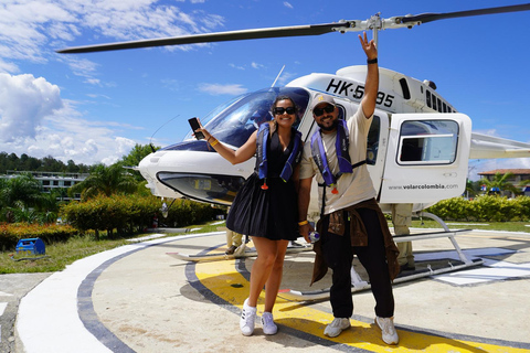 Tour particular em Guatape com passeio de helicóptero saindo de Medellín