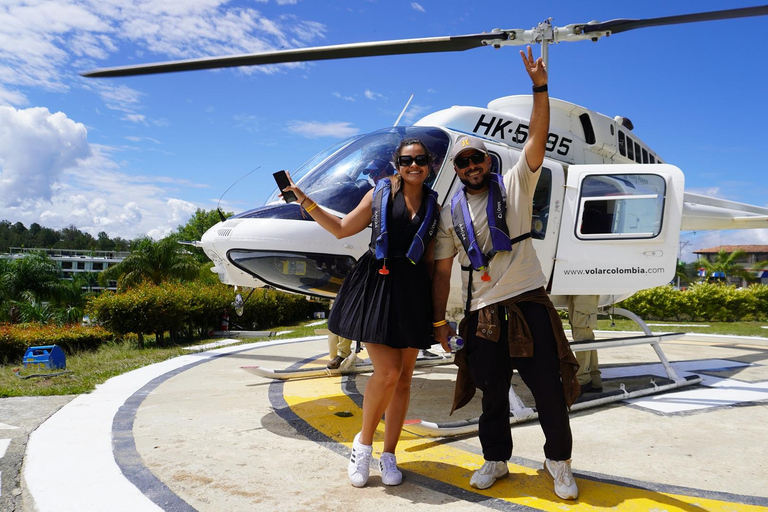 Tour particular em Guatape com passeio de helicóptero saindo de Medellín