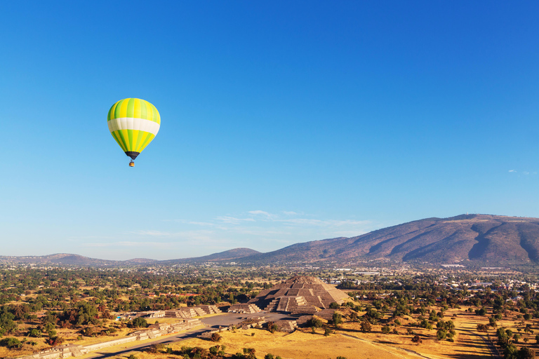 From Mexico City: Fly over Teotihuacan in a hot air balloon From CDMX: Fly over Teotihuacan in a balloon