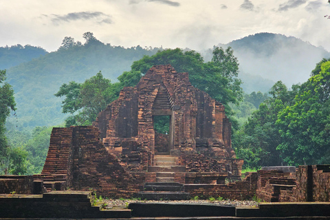 Hoi An: Excursión a pie por la mañana temprano al Santuario de My Son