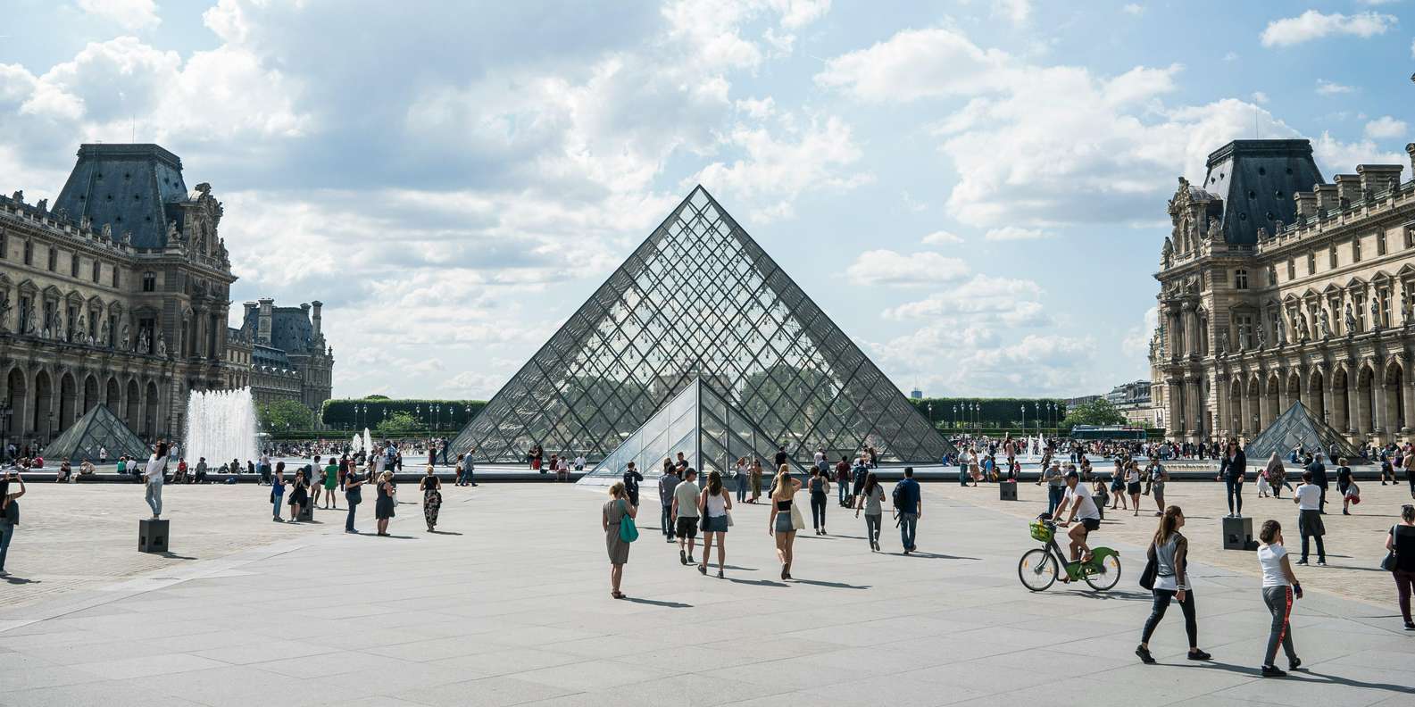Paris: Louvre Museum Semi-Private Tour | Skip the Line