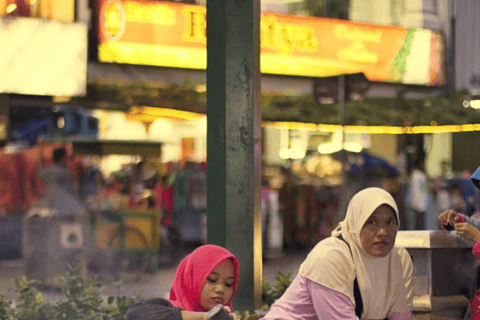 Yogyakarta: Tour serale a piedi e street foodYogyakarta: Tour a piedi notturno