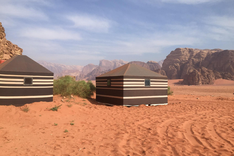 Wadi Rum: 4x4 Jeep Tour 6h with Sunset & With overnight stay