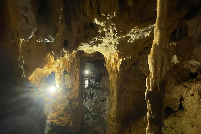 De Atenas: Tour particular de um dia em Mani com as cavernas de Diros