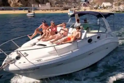 Cabo Sunset Arch Private Yacht Tour plus Dinner and Drinks
