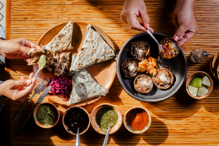 Oaxaca: Evening Street Food Tour with 14+ Tastings