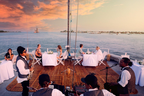 Bali Benoa: 5-Course Romantic Evening Cruise with Live Music Dinner Cruise with Round-Trip Hotel Transfers