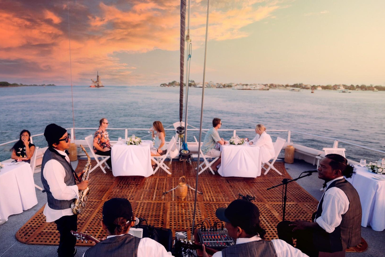 Bali Benoa: 5-Course Romantic Evening Cruise with Live Music Dinner Cruise with Round-Trip Hotel Transfers