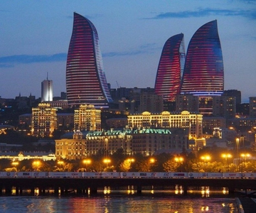 Baku Night Group Tour with tour guide