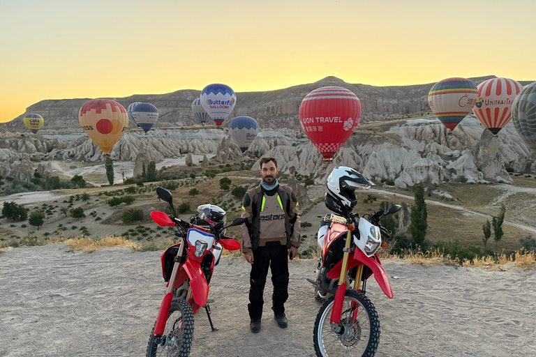 Enduro-motorcykeltur i KappadokienSolnedgångstur på enduromotorcykel
