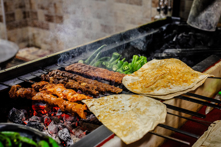 Istanbul: Bosphorus Bites Food Tour with 14+ Tastings