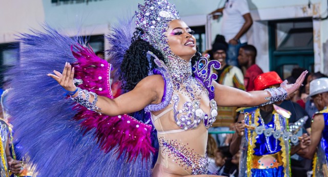 Visit Mindelo City tour with carnival dancer in São Vicente