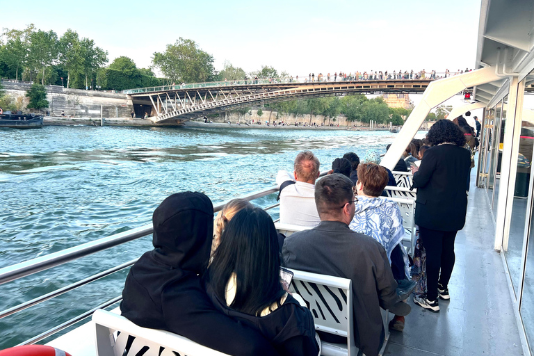 Paris: Bateaux Mouches® Day or Evening Cruise & Audio Guide