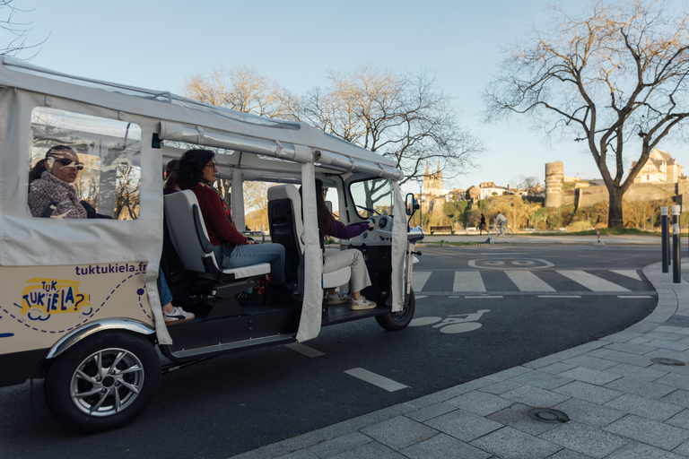 Angers: Fahrt in der Doutre mit einem elektrischen Tuk TukAngers: Fahrt mit einem elektrischen Tuk Tuk durch das Viertel Doutre