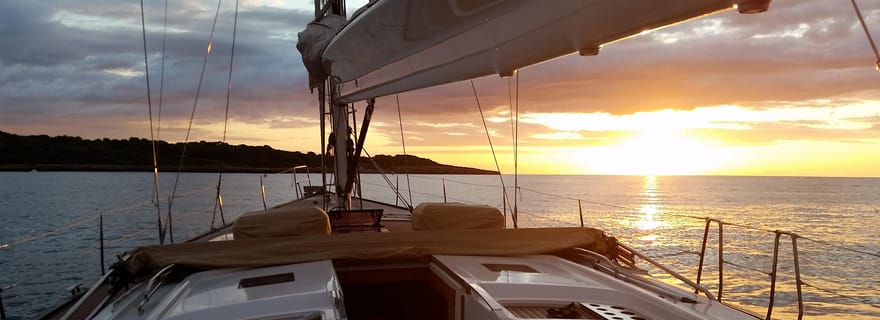 Portocolom, Majorque : Excursion exclusive en voilier au coucher du soleil.