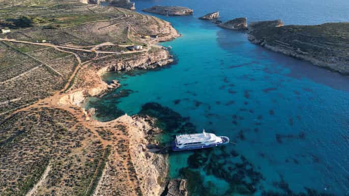 Bugibba: Solnedgangscruise til Blue Lagoon, grottene og Crystal Lagoon
