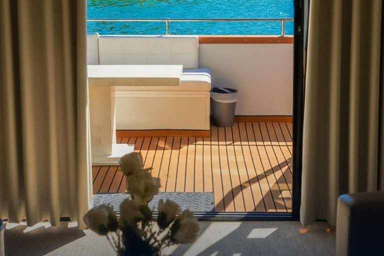 Luxury Sailing on a Wooden Houseboat in the Red Sea Extended Private Houseboat Experience – 3 Hours