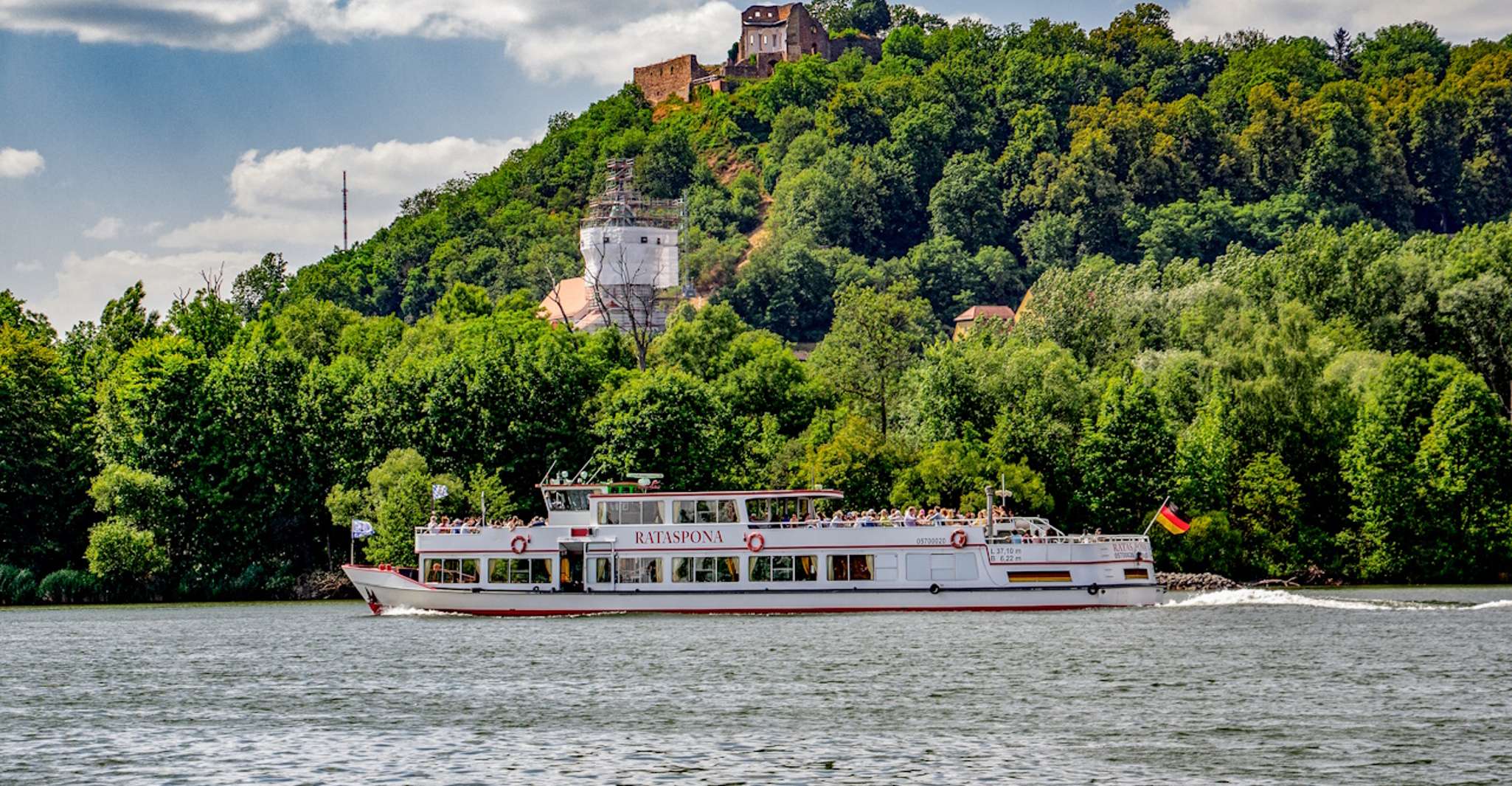 Regensburg, Sightseeing Boat Tour to Walhalla - Housity