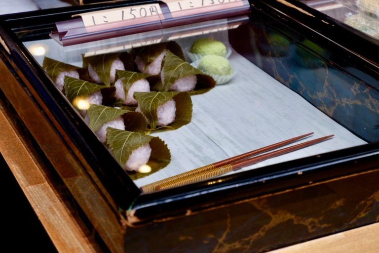 Osaka: Daytime Hanami (Cherry Blossom) and Food Tour