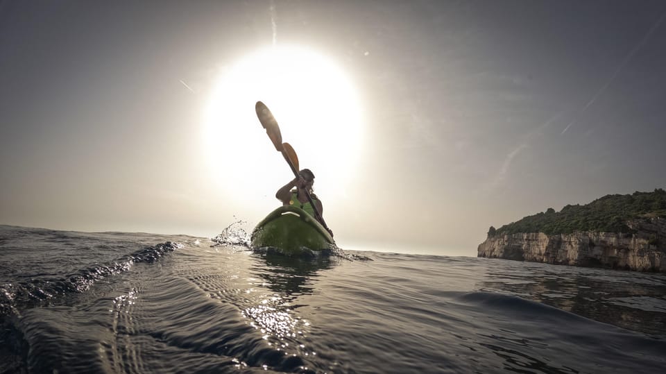 Pula: Kajakpaddling Och Snorkling I Havsgrottor Med Våtdräkt | GetYourGuide