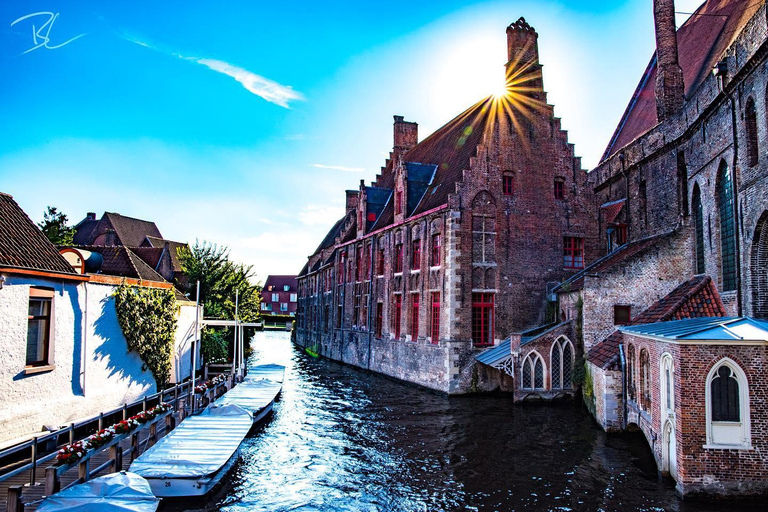 Bruges: Backstage Pass City Tour with Chocolate & Waffles