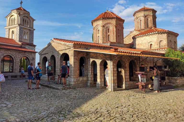 Desde Tirana: Excursión de un día a la ciudad de Ohrid y al Monasterio de San Naum