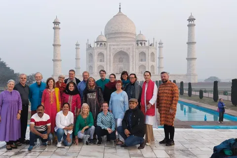 From Delhi: Private Layover Taj Mahal Day Tour By Car