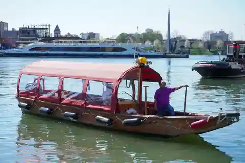Basel Rhine: Brunch cruise on our boat Rhykönig