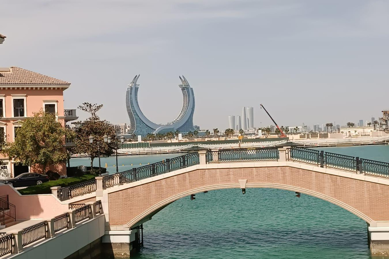 From Doha Airport: Private Guided City Tour