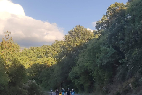 Passeio de bicicleta pela Albânia