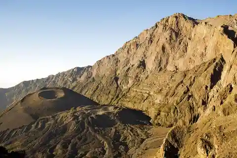 Explora a nossa caminhada de 3 dias no Monte Meru a partir de Arusha