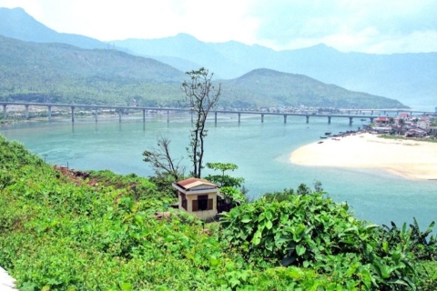 Da Nang: Privé autotransfer naar Hue via My Son heiligdom