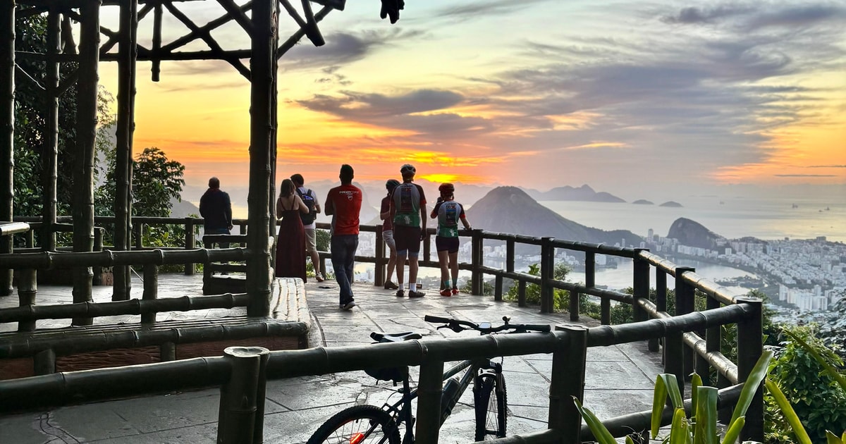 Rio: foresta di Tijuca, belvedere Vista Chinesa e cascate — Rio de Janeiro, Brasile