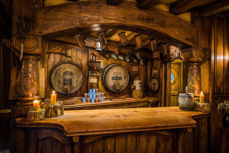 Visite du plateau de tournage de Hobbiton, du jardin de Hamilton et des grottes de Waitomo