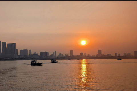 Phnom Penh: Mekong Sunset Cruise & City by Night Tour