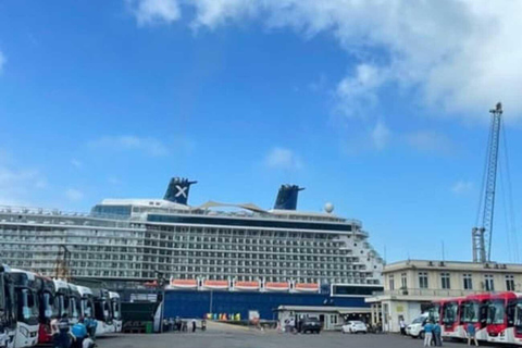 Hue : Du port de Chan May à la citadelle de Hue et à la station d&#039;excursionVisite privée avec déjeuner