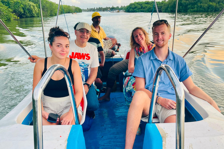 From Negombo: Boat Tour of Negombo Lagoon