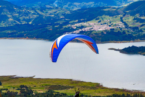 BOGOTA: Gleitschirmfliegen in Guatavita und Köstlichkeiten auf der Alpina-Hütte